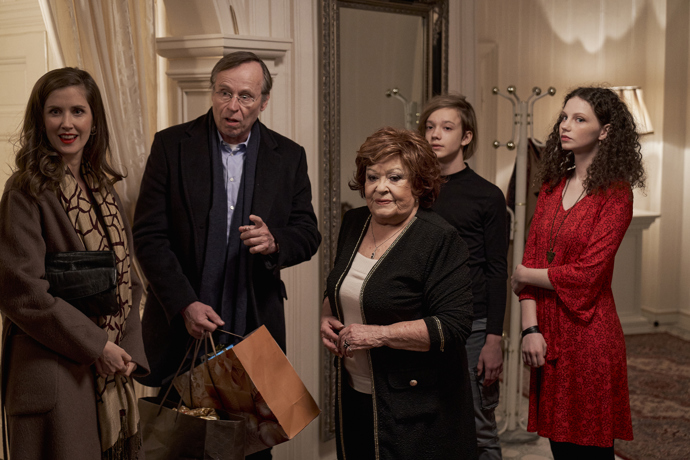 Vánoční příběh: Herečka Skálová (Jiřina Bohdalová) vládne celé rodině. Tyto Vánoce ale možná nedopadnou podle jejího očekávání...