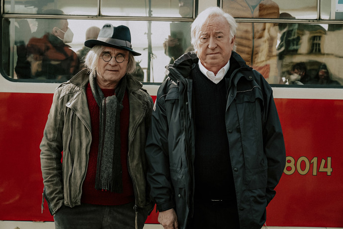 "Já si příliš nevybírám. Jsem rád, že jsem tu potkal alespoň toho Jirku Lábuse, který zatím žije," říká o natáčení Vánočního příběhu Oldřich Kaiser. 