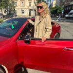 Cesty autem miluje Vendula Pizingerová ze všeho nejvíc. Čas za volantem s oblibou věnuje přemýšlení o životě.