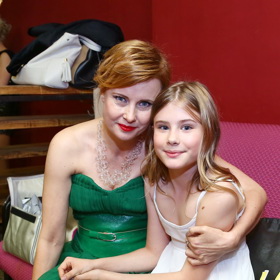 Jako malou holčičku ji máma Jitka Schneiderová ráda brala do společnosti. 