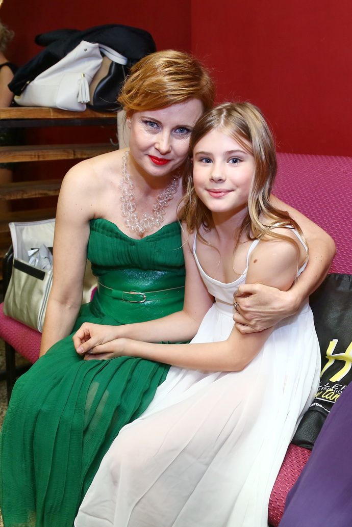 Jako malou holčičku ji máma Jitka Schneiderová ráda brala do společnosti. 