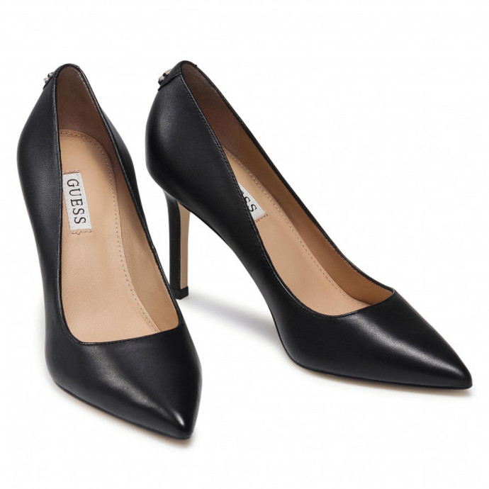 Černé lesklé lodičky do špičky. GUESS, 2419 Kč