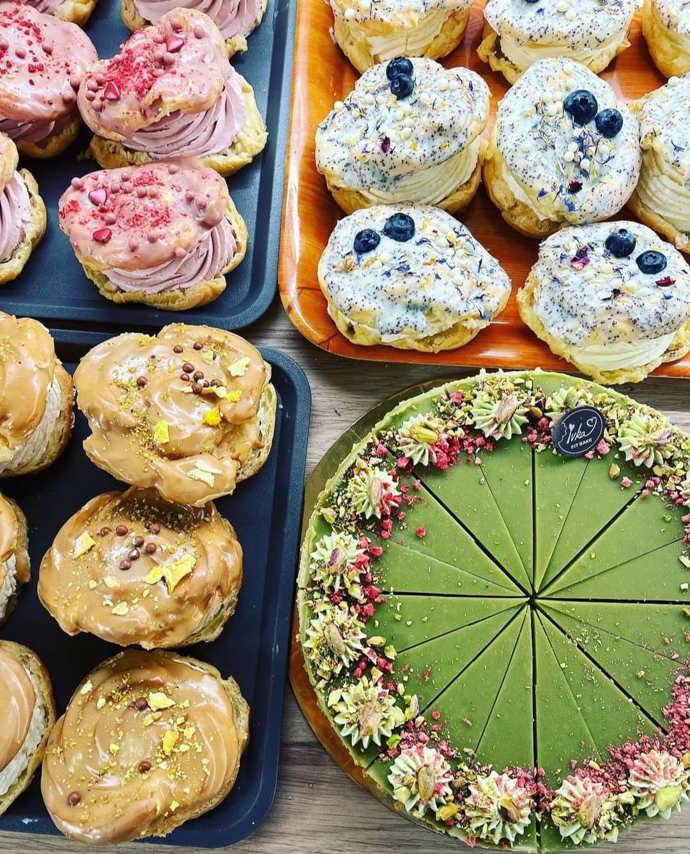 Kus své cukrářské práce Ivka přinesla také na natáčení talk show Na kafeečko.