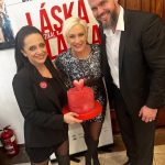 Na premiéře se s Lucií a jejím partnerem také vyfotila.