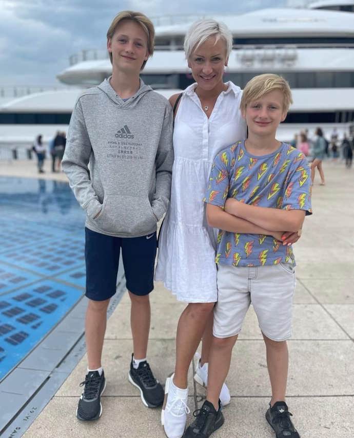 Iva Sarauerová má z nevydařeného manželství syny Huga a Kvída.