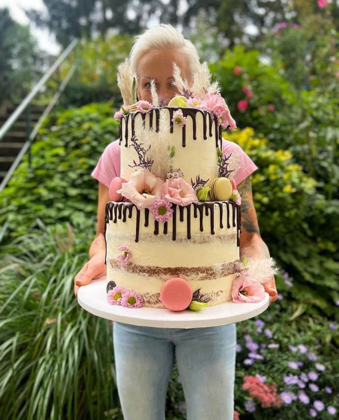 Iva se během práce se sladkým pochopitelně zdržuje jeho konzumace - s výjimkou nutných ochutnávek.