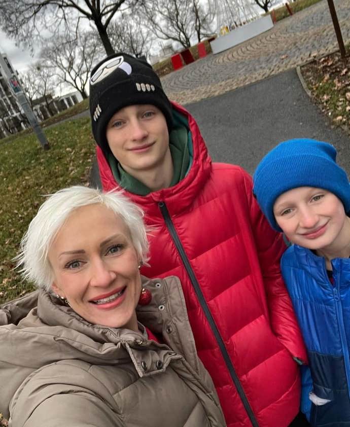 Právě tento slib ji na její cestě nejvíce motivoval - zabezpečit sebe a své syny.