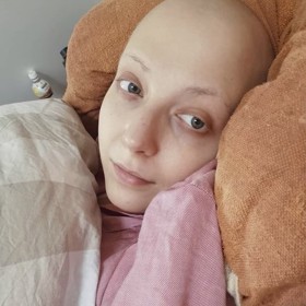 Anička Slováčková po chemoterapii. Jak vysvětluje v našem rozhovoru, téměř tři dny po každé dávce jí bylo špatně a nebyla schopná jakékoli činnosti.