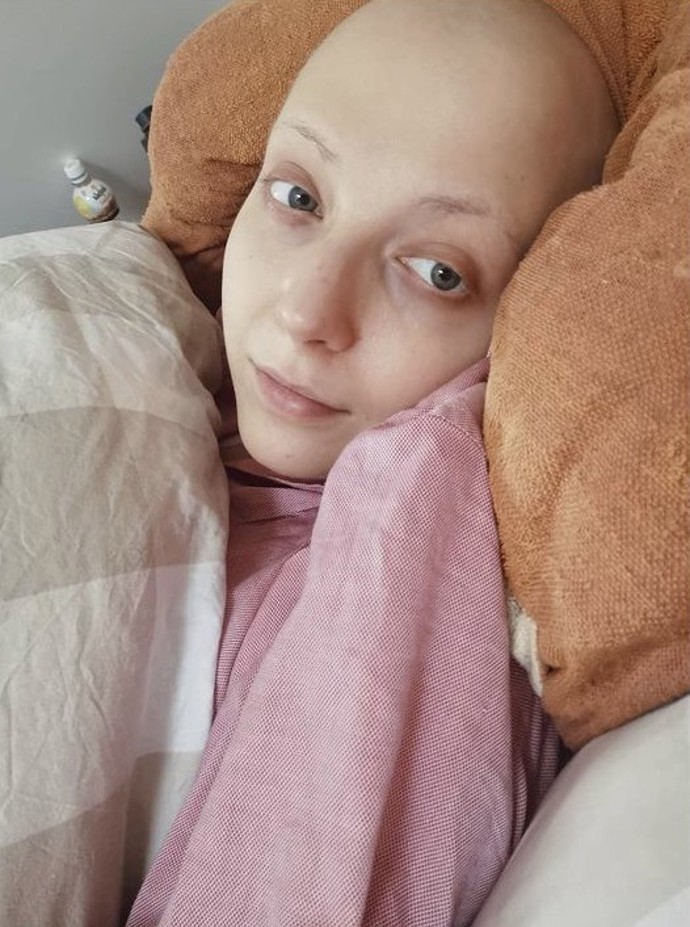 Anička Slováčková po chemoterapii. Jak vysvětluje v našem rozhovoru, téměř tři dny po každé dávce jí bylo špatně a nebyla schopná jakékoli činnosti.