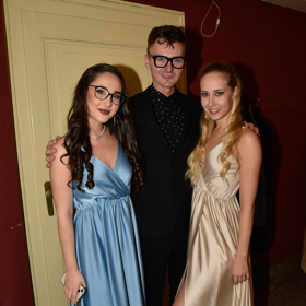 Natálka a Denisa Grossovy na koncertu pro Ivetu Bartošovou