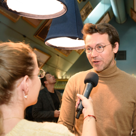 V rozhovoru pro Lifee.cz pak Hejlík prozradil, že ho manželka Veronika k vaření příliš často nepouští, protože se nechává unášet a zapomíná dodržovat předepsané postupy.