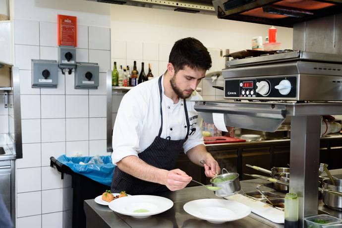 Viděli jste pořad Ano, šéfe!? Představte si denní realitu, kde všechno klape, jako švýcarské hodinky.