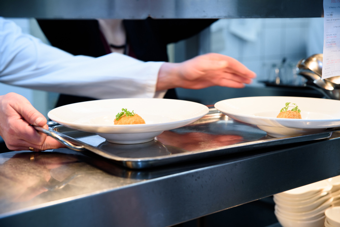 Design pokrmů je předem stanovený a v běžném provozu kuchaři jen udržují jeho image.