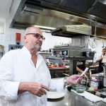 Objednávky jídla chodí do kuchyně sofistikovaně a přehledně.