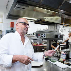 Objednávky jídla chodí do kuchyně sofistikovaně a přehledně.