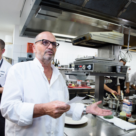 Slavný šéfkuchař tvrdí, že za roky strávené před kamerami vyměknul a není tak vulgární.