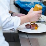 Zdeněk Pohlreich rád přirovnává svoji kuchyni k řízení letového provozu.