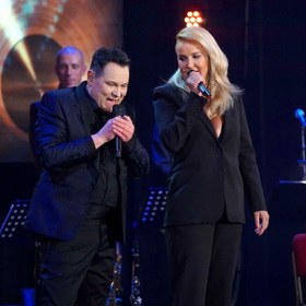 A ani nemusela, záhy jí přišel dělat společnost sám oslavenec.