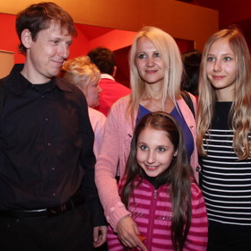 Otcem Denisy a Natálie Grossových je zesnulý expremiér Stanislav Gross.