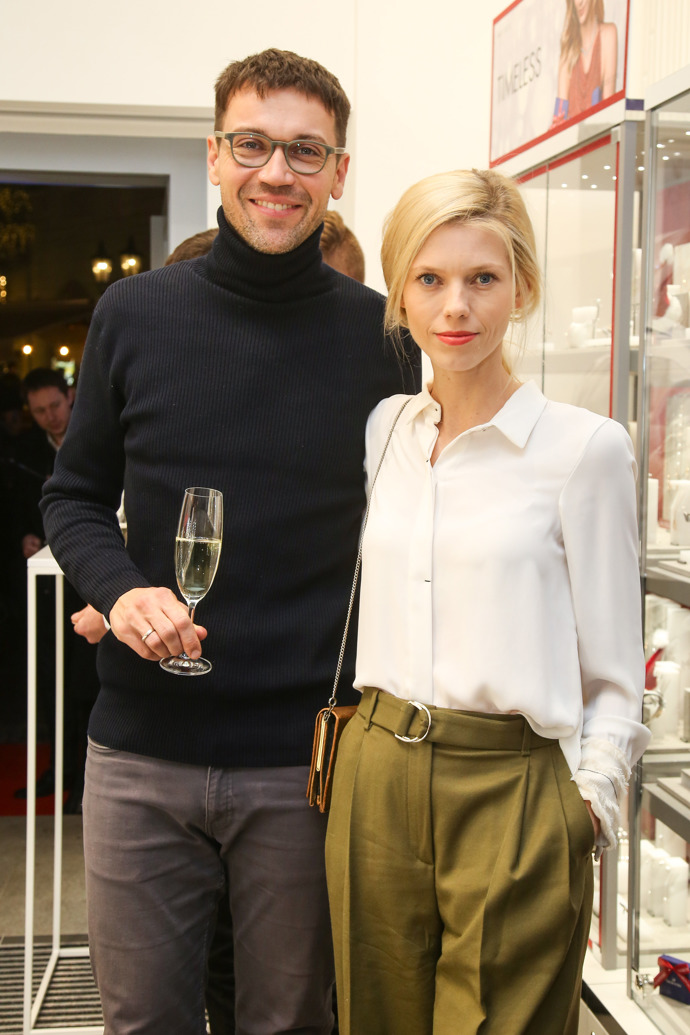 Veronika je bývalou modelkou, přesto má k dobrému jídlu velmi blízko a ráda svého muže do restaurací doprovází.