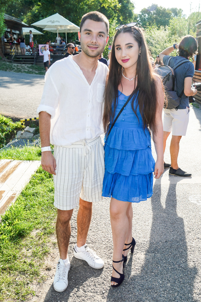 S Adamem Kajumim se Natálka od léta objevuje na společenských akcích, ale vztah za tím hledat nikdo nemá.