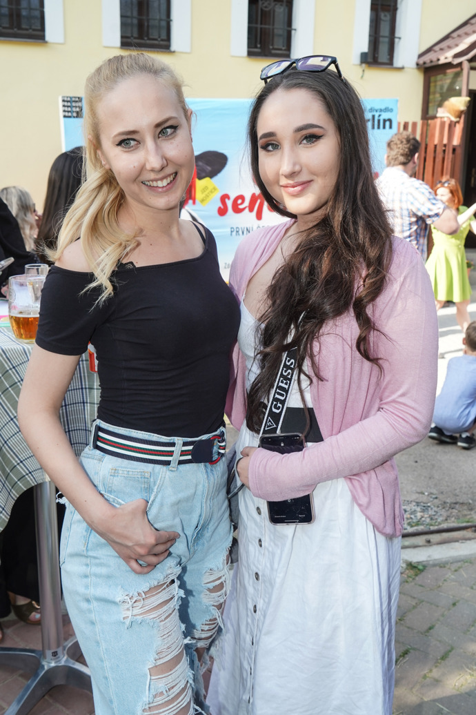 Sestra Denisa se stejně jako Natálka pohybuje v uměleckém prostředí.