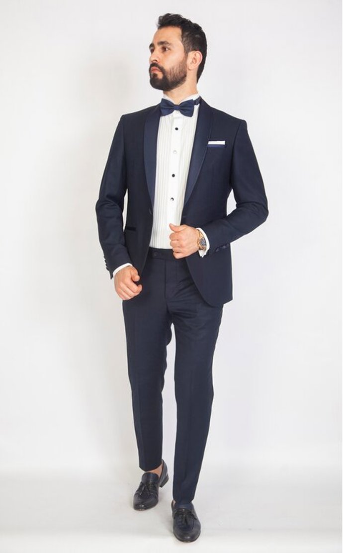 Slim fit smoking vykouzlí Agenta 007 téměř z každého muže, co říkáte?  Paco Romano, 5280 Kč