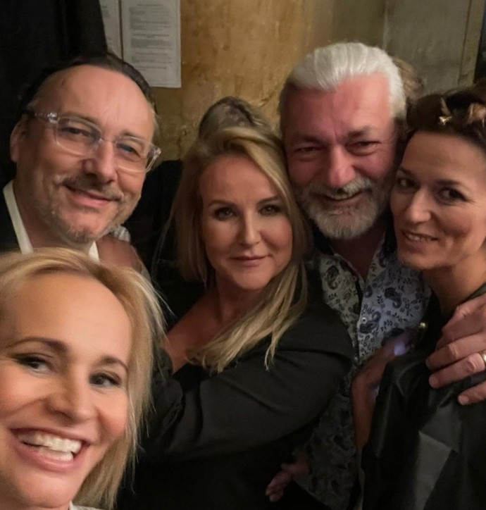 V Lucerně se sešla stará parta, mimo jiné i lidé, kteří účinkovali v muzikálu Dracula. Ten je dílem jejího prvního manžela Karla Svobody a také Vendulinou srdcovkou.