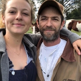 Dvaadvacetiletá Sophie se věnuje nejen prodeji ovoce a zeleniny, ale také dobročinnosti. V jejím rámci se v roce 2019 dostala například do Malawi. Právě v Africe ji zastihla zpráva, že jejího otce stihla osudová mrtvice. Sophie pak skočila na letadlo, aby se s ním stačila naposledy rozloučit. A podařilo se.