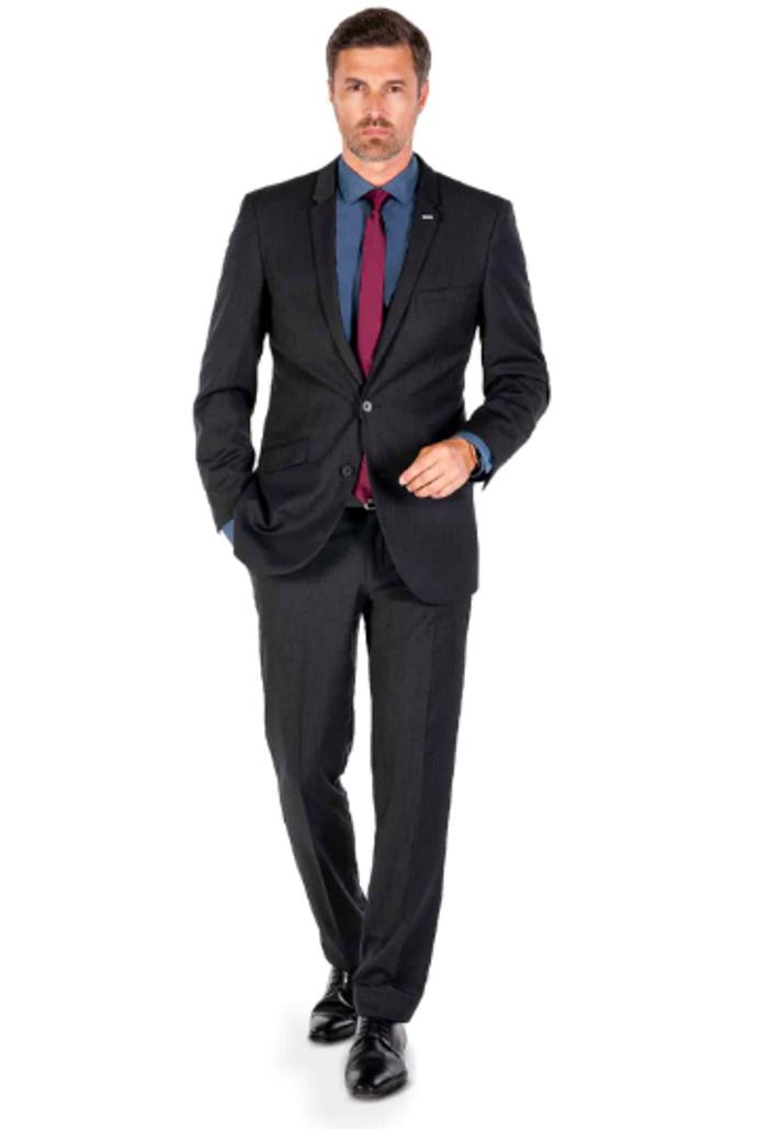 Dokonale padnoucí oblek pro mnoho příležitostí od značky Bandi je skvělou investicí. 3849 Kč