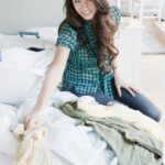 Než se pustíte do samotného praní, prádlo dobře roztřiďte podle barevnosti a vyzkoušejte jeho stálobarevnost.