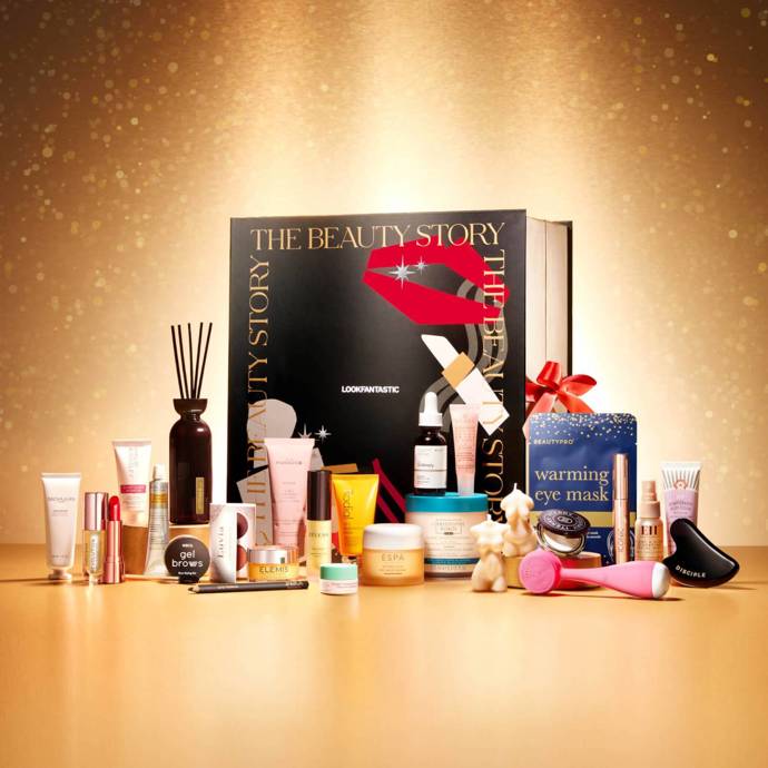 Beauty kalendář nabízí i Lookfantastic.cz. Zde najdete 26 produktů nejrůznějších značek od levnějších až po ty velmi drahé. Cena kalendáře je 2520 Kč.