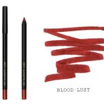 Konturkou v odstínu Blood Lust poté vyplnila rty. Pat McGrath, 866 Kč
