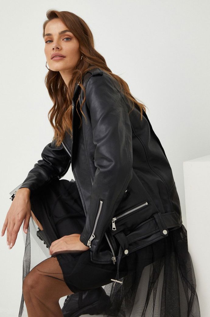 Oversize křivák od Answearlab, answear.cz, 1799 Kč