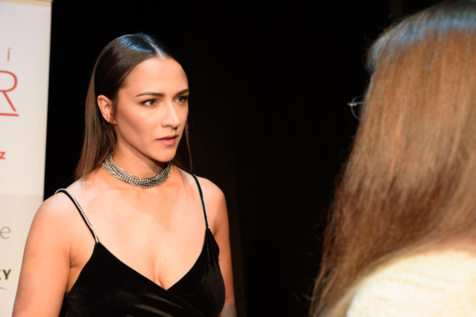 Teď je z Evy Burešové skutečná hvězda, jejíž tvář se na nás dívá z plakátů.