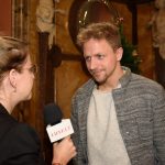 Zpěvák a herec Tomáš Klus představil na tiskové konferenci České televize novou vánoční píseň a také pokračování pohádky Tajemství staré bambitky 2. 