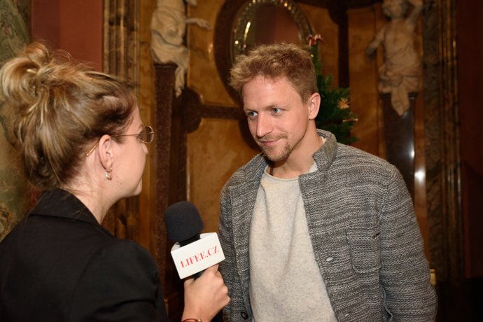 Zpěvák a herec Tomáš Klus představil na tiskové konferenci České televize novou vánoční píseň a také pokračování pohádky Tajemství staré bambitky 2. 