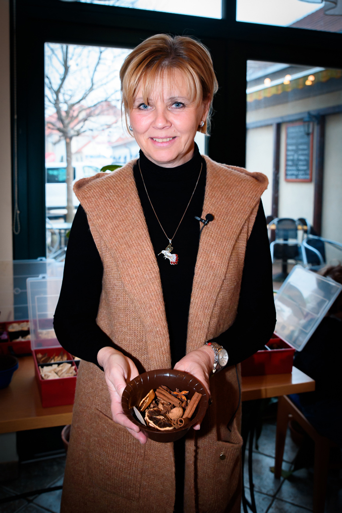 Eva má ráda věnce ozdobené přírodními materiály.