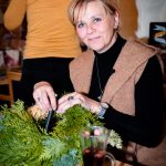 Koupí vánočních věnců lidé přispívají na projekty nadace Modrá rybka.