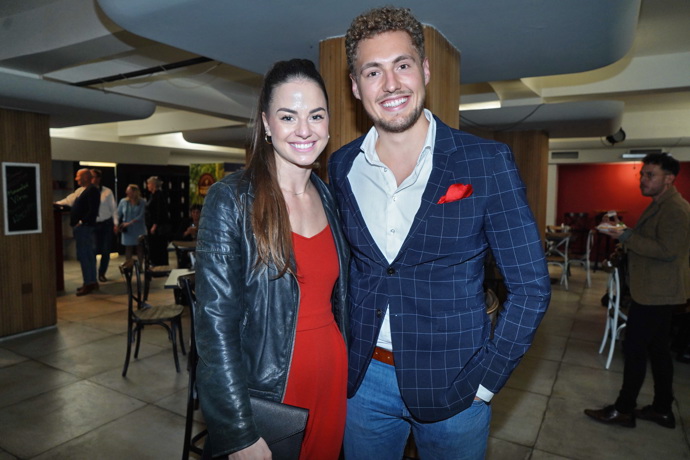 Pár je vždy dokonale sladěný a nevynechá jedinou příležitost zazářit ve společnosti.