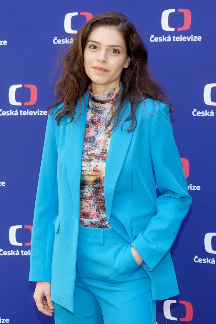 Leona Skleničková působí na první pohled křehce.