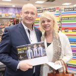 Křtil se rovněž kalendář soutěže Muž roku. Na snímku Veronika Jeníková s Davidem Novotným, prezidentem obou klání.