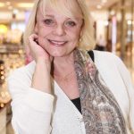 Veronika Jeníková má ke zdravotnictví velmi blízko. Roky se starala o stárnoucí rodiče, a nějaký čas dokonce studovala ošetřovatelství na Karlově univerzitě.