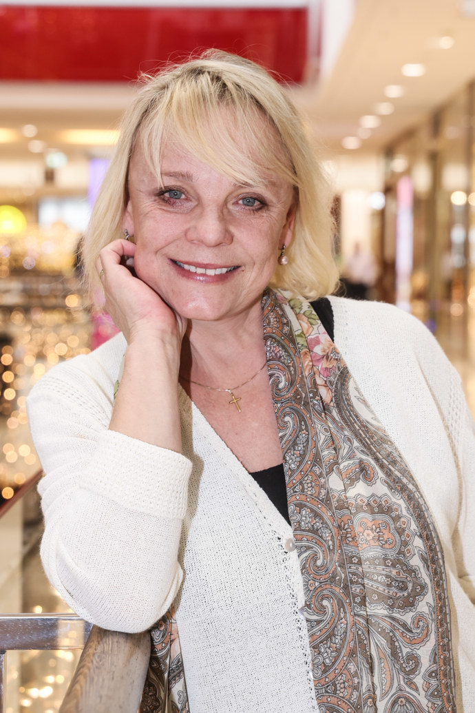 Veronika Jeníková má ke zdravotnictví velmi blízko. Nějaký čas dokonce studovala ošetřovatelství na Karlově univerzitě.