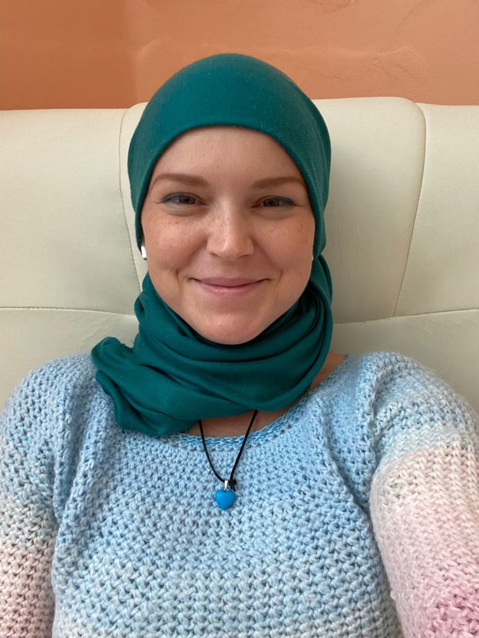 Hanka se snaží přistupovat k léčbě optimisticky, z celého marastu vytěžit něco pozitivního a těšit se z maličkostí. Třeba z toho, že místnost, kam docházela na chemoterapie, měla pěkné oranžové stěny.