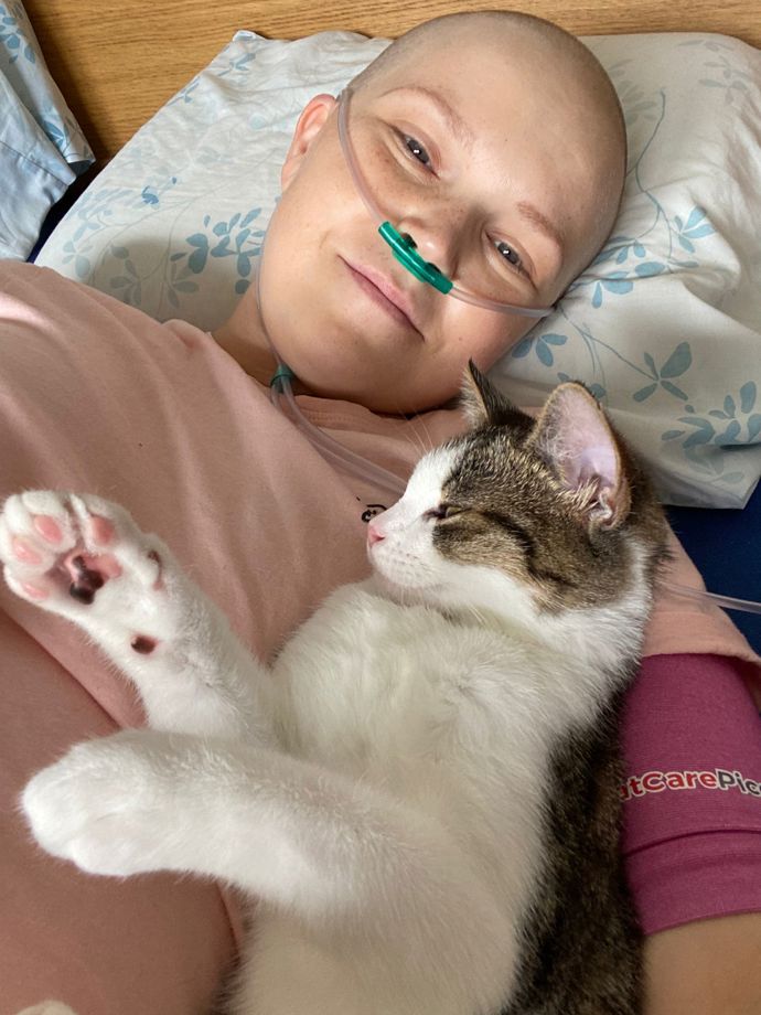 Ač šla Hanka do chemoterapií s odhodláním to zvládnout, přišly dny, kdy jí opravdu nebylo dobře. Pak jí nepříjemné stavy pomáhala rozehnat kočičí terapeutka.