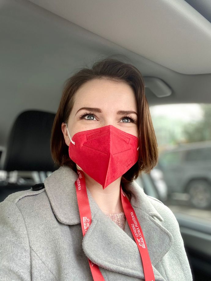 Nebojte se pak lékařů ptát, jako to dělala Hanka. Když uvidí, že máte o problematiku zájem a něco málo jste si nastudovali, podle Hančiných zkušeností se vám více otevřou a snáze se zbavíte obav. I podle psychologů se lidé nejvíce bojí toho, co neznají. "Strach je obava z neznámého, kdy nevíme, co čekat, zda nám nehrozí něco špatného, a tak je zcela logické, že náš mozek neznámou situaci vyhodnotí jako hrozbu = strach. Jde o zcela přirozenou autoimunitní reakci našeho těla," poukazuje koučka Sylvie Mobagi, která vystudovala aplikovanou psychologii na University of Maryland.