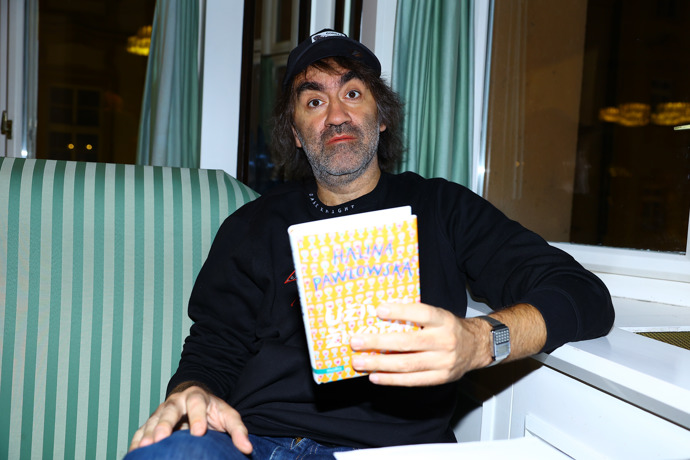 Slavnostní křest knihy moderoval herec Jakub Kohák.