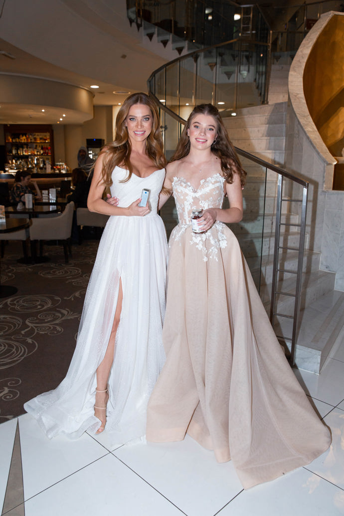 Na prezentaci nového produktu se v krásných šatech objevila i její dcera Vanessa.