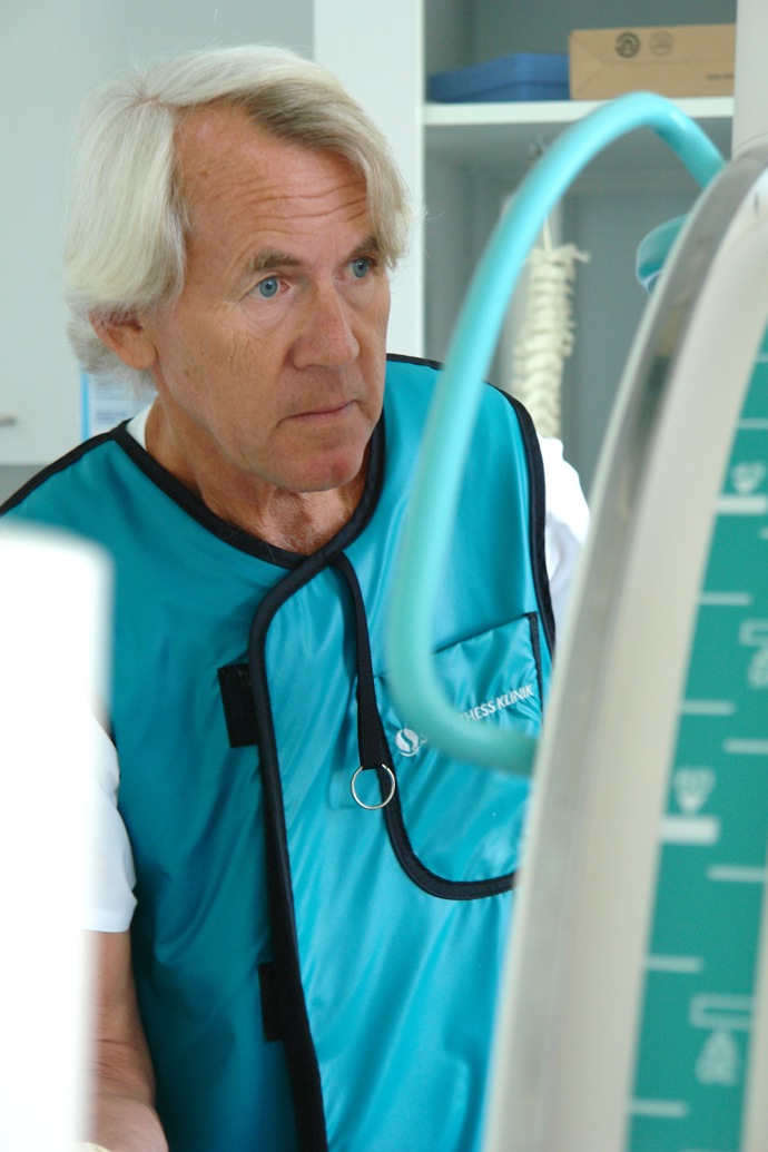 Profesor Jiří Dvořák emigroval z Československa v 19 letech a stal se kapacitou v oboru spinální medicíny.